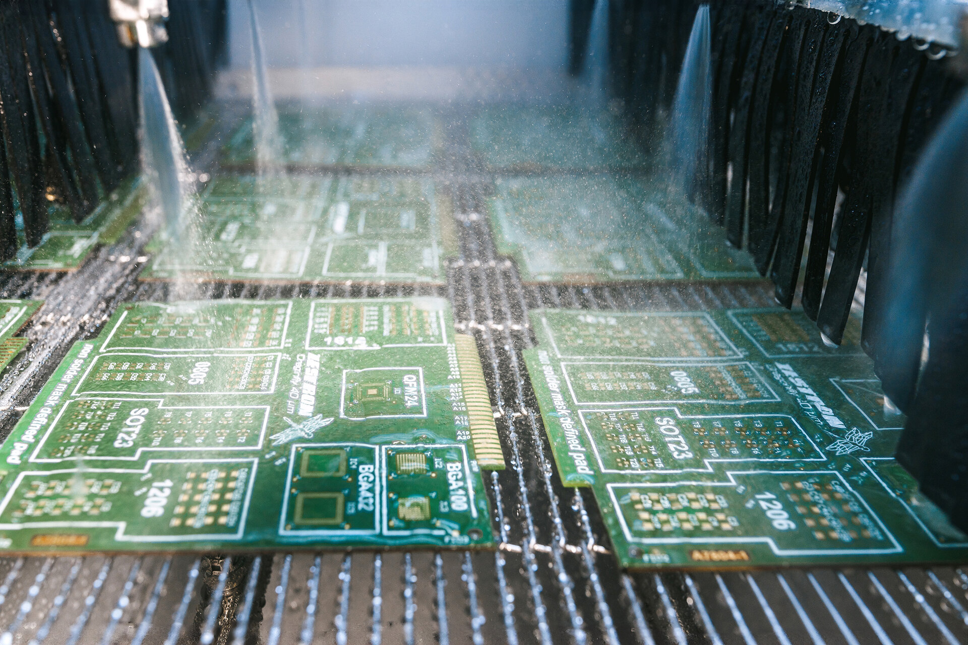 Moisture Impact on Electronics: Risks & Solutions - ZESTRON